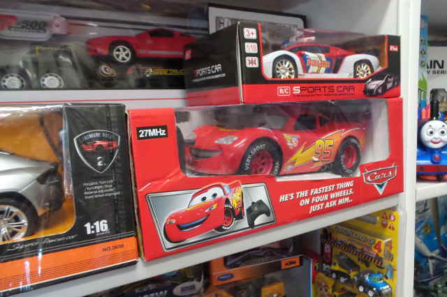 Samochody zabawki zdalnie sterowane