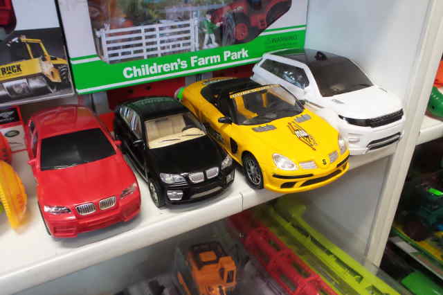 Zabawki samochodziki i auta 